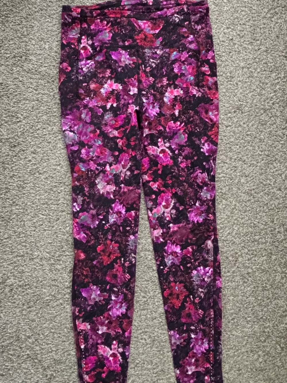 Lululemon Leggings with side pockets.